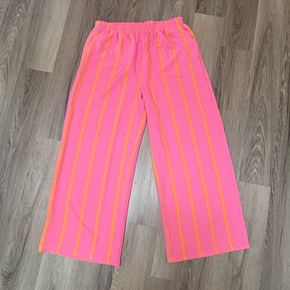 ***SOLD** Wide leg pink/orange striped pants//double pockets